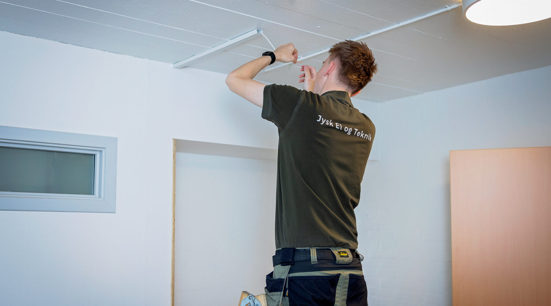 Avanceret bygningsstyring med KNX-standard.